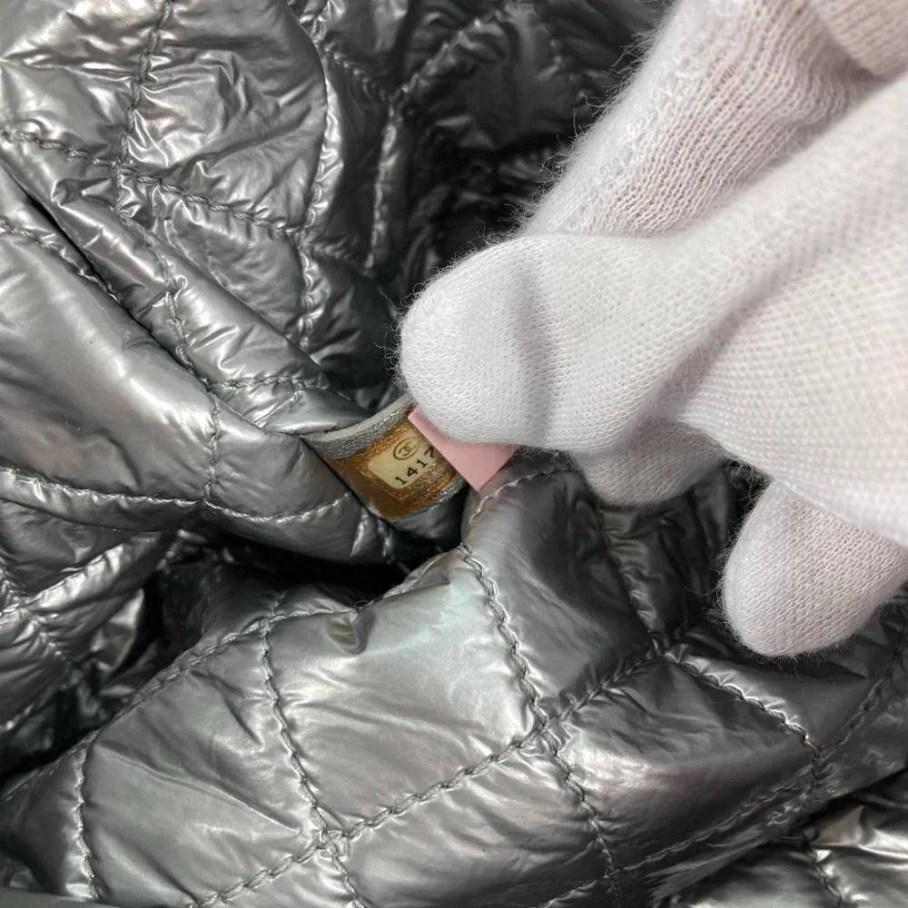 CHANEL White Shoulder Bag - Picture 12 of 16